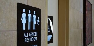 Igrejas poderão ser obrigadas a adotar banheiro para gays